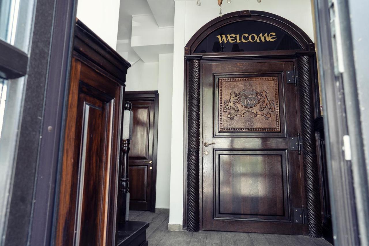 London Apartments Vaslui Luaran gambar