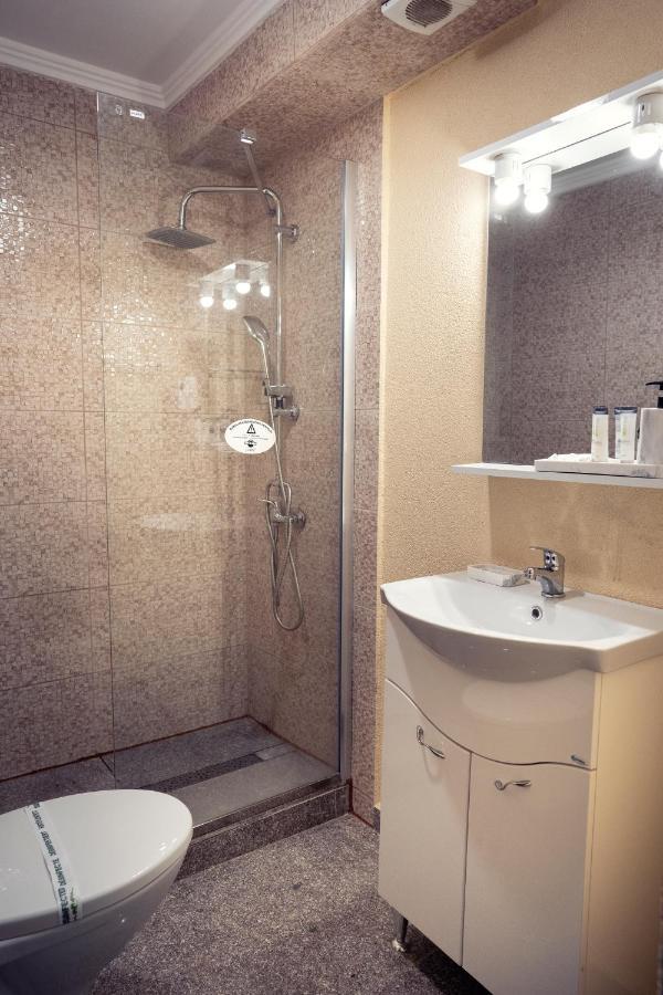 London Apartments Vaslui Luaran gambar